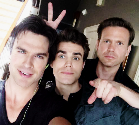 tvd-behind-the-scenes-season-6-the-vampire-diaries-37628157-500-450.png